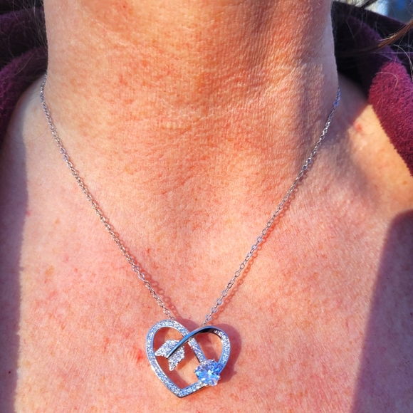 Arrow Turning into Heart Fashion Necklace - Picture 3 of 5